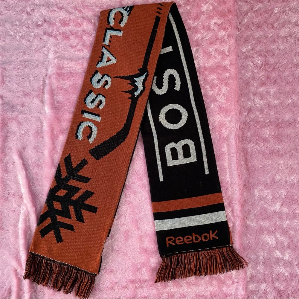 NHL Reebok Face-off Collection 2010 Winter Classic Scarf - Picture 1 of 6